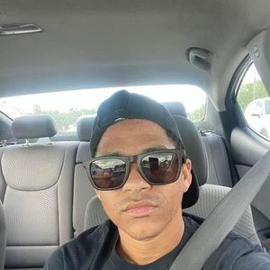 Meet your Posher, Carlos